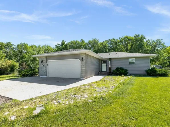 6400 1st St N, Moorhead, MN 56560