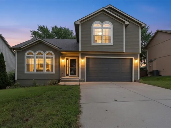 1301 Meadows Ln, Greenwood, MO 64034