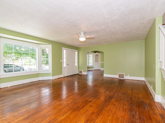4th image of 1112 Washburn Ave
