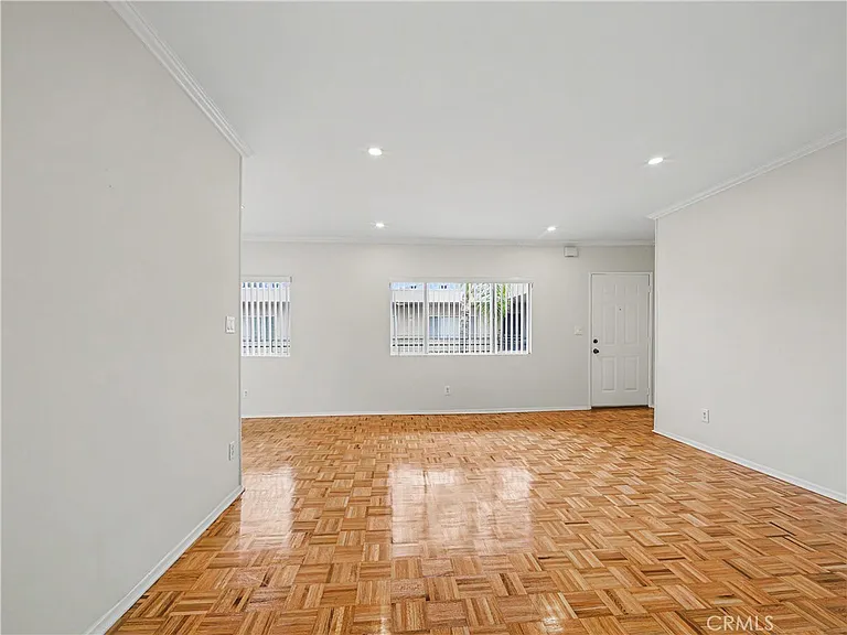 6342 Morse Ave — Photo 6