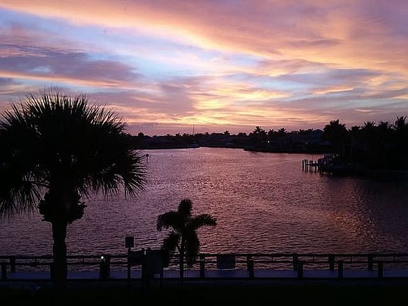 3rd image of 897 Collier Ct #4-304