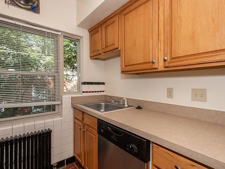 1br Near Uc, Daap & Hospitals | Prime Riddle Road Location — Photo 21