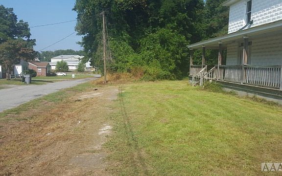 5th image of 302 White St