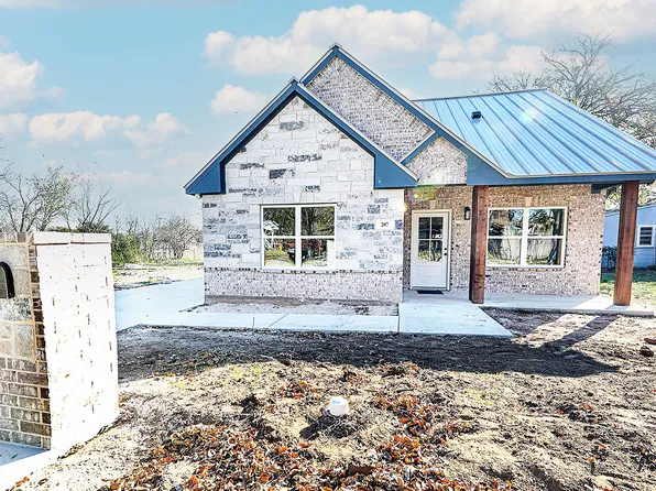 207 W Cherry St, Nocona, TX 76255