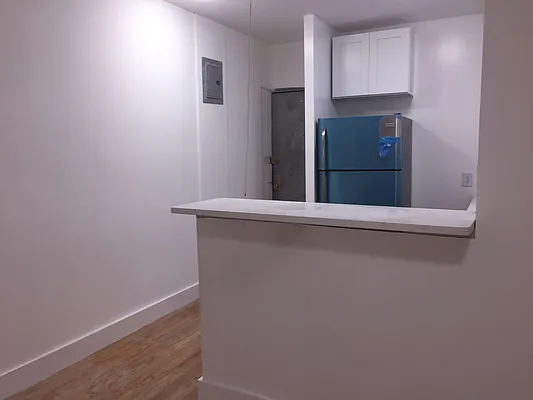 Rented by Arena Real Estate | media 18