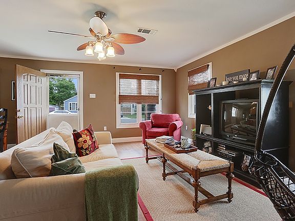 2nd image of 1303 Moisant Dr