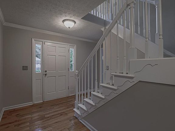 3rd image of 2451 Meadowglen Trl