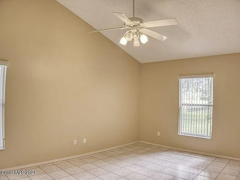 805 Crossbow Dr — Photo 10