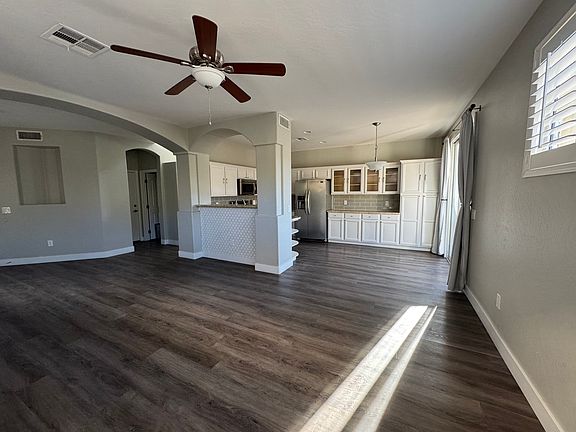 5th image of 524 W Mountain Sage Dr