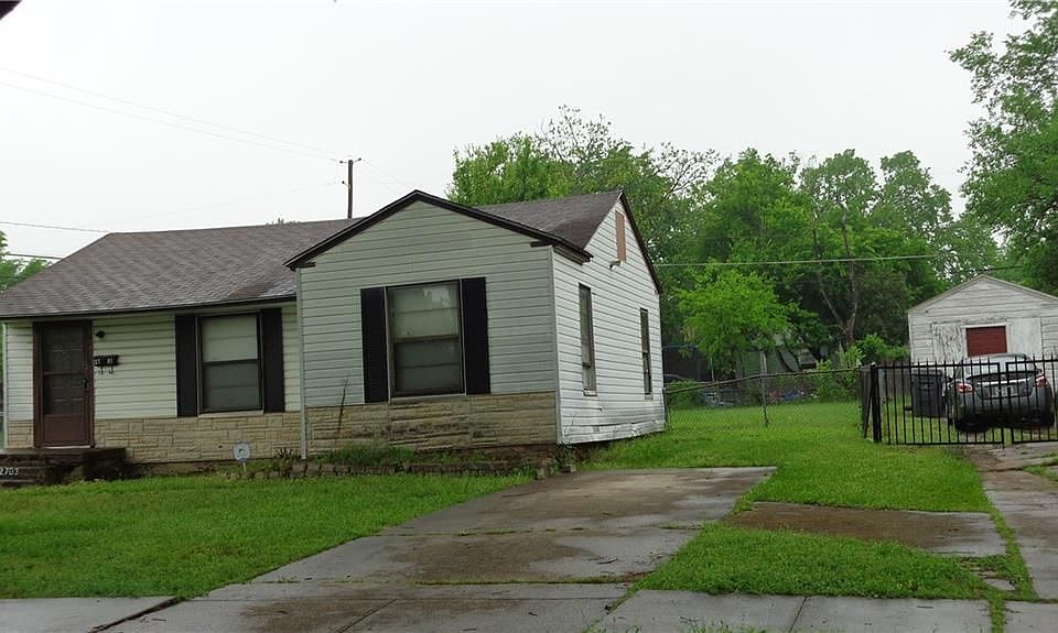 1st image of 2703 Scotland Dr