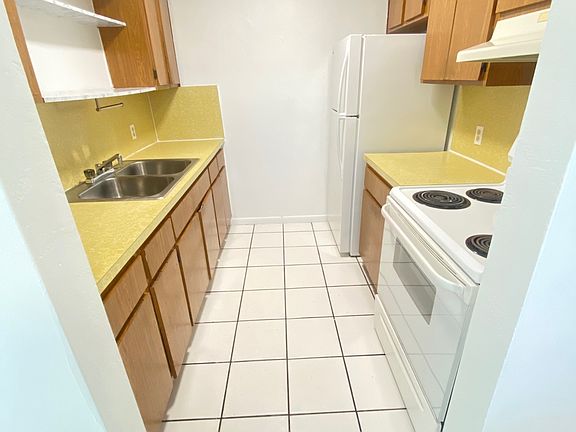 3rd image of 115 Bentley Dr #5