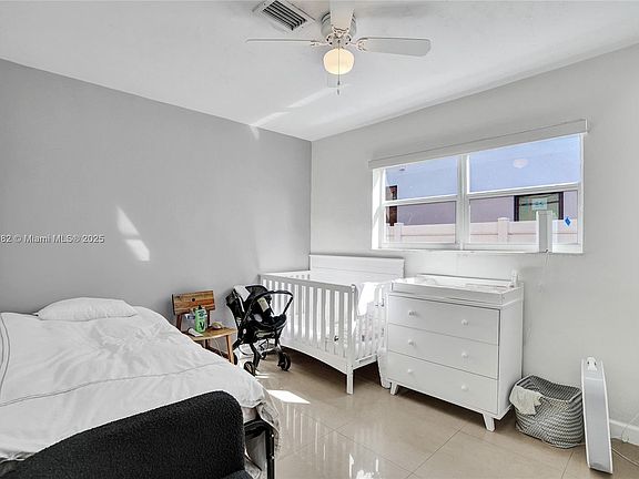 5th image of 1052 NE 179th Ter