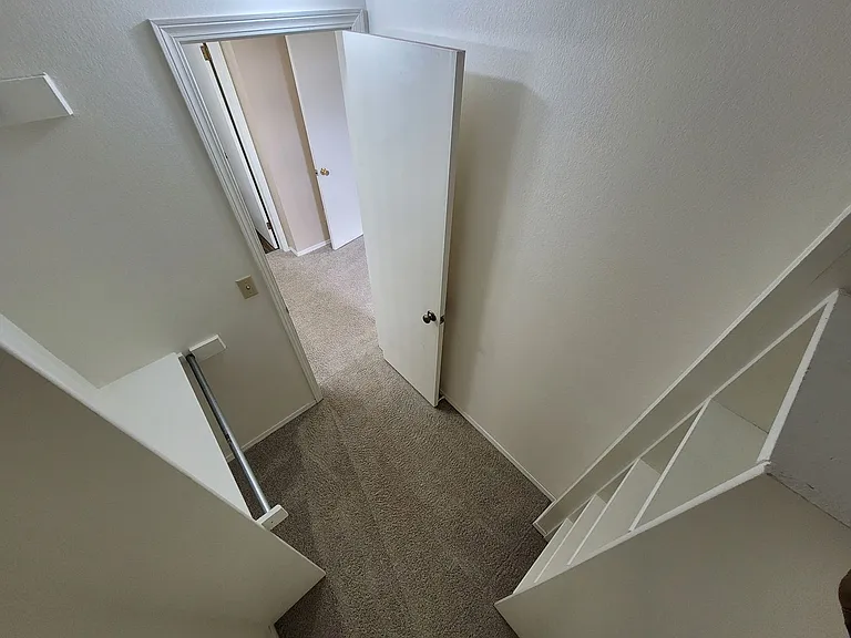 2720-2758 Mirage Dr — Photo 37