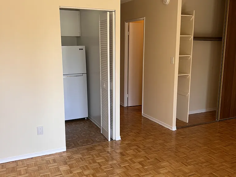 800 Riddell Ave N #206 — Photo 3