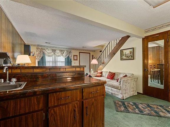 5th image of 4019 Hedges Ave