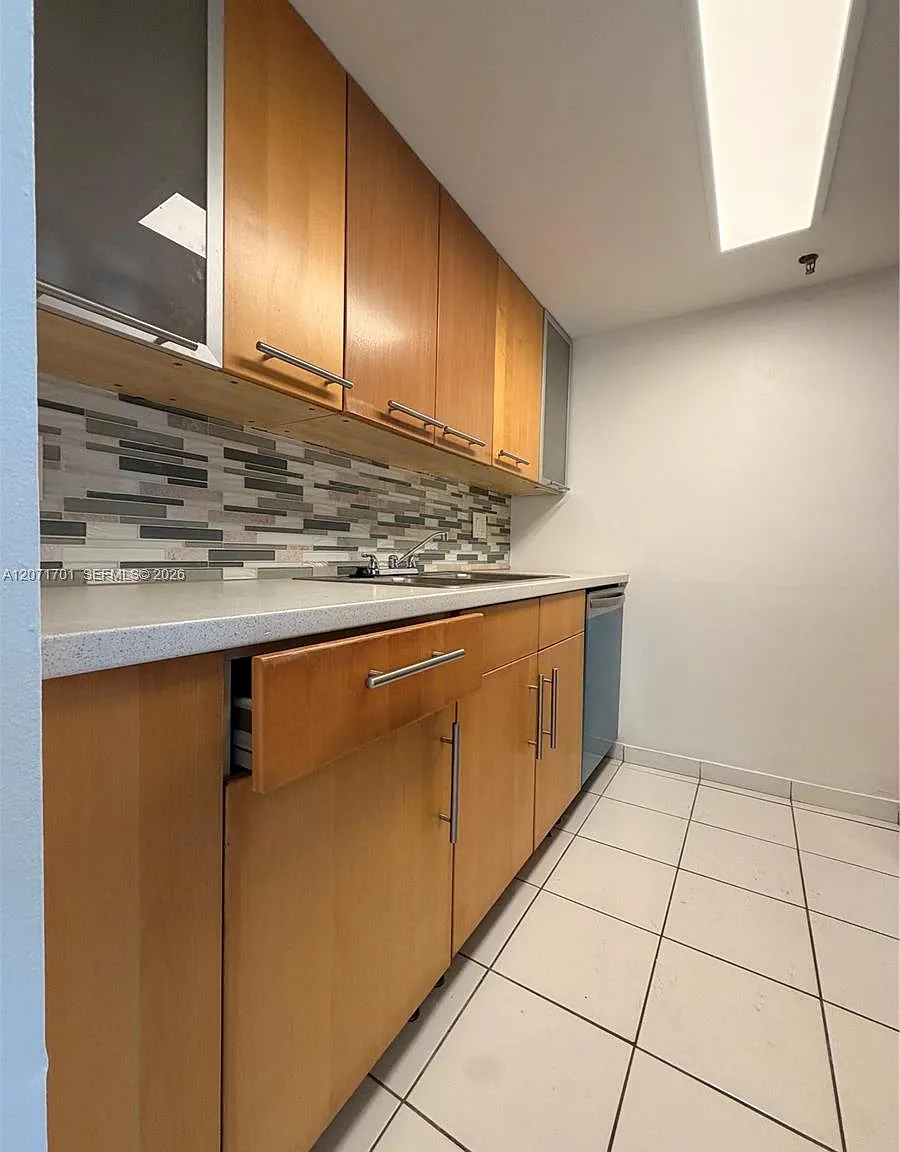 Aragon Plaza Condo — Photo 2