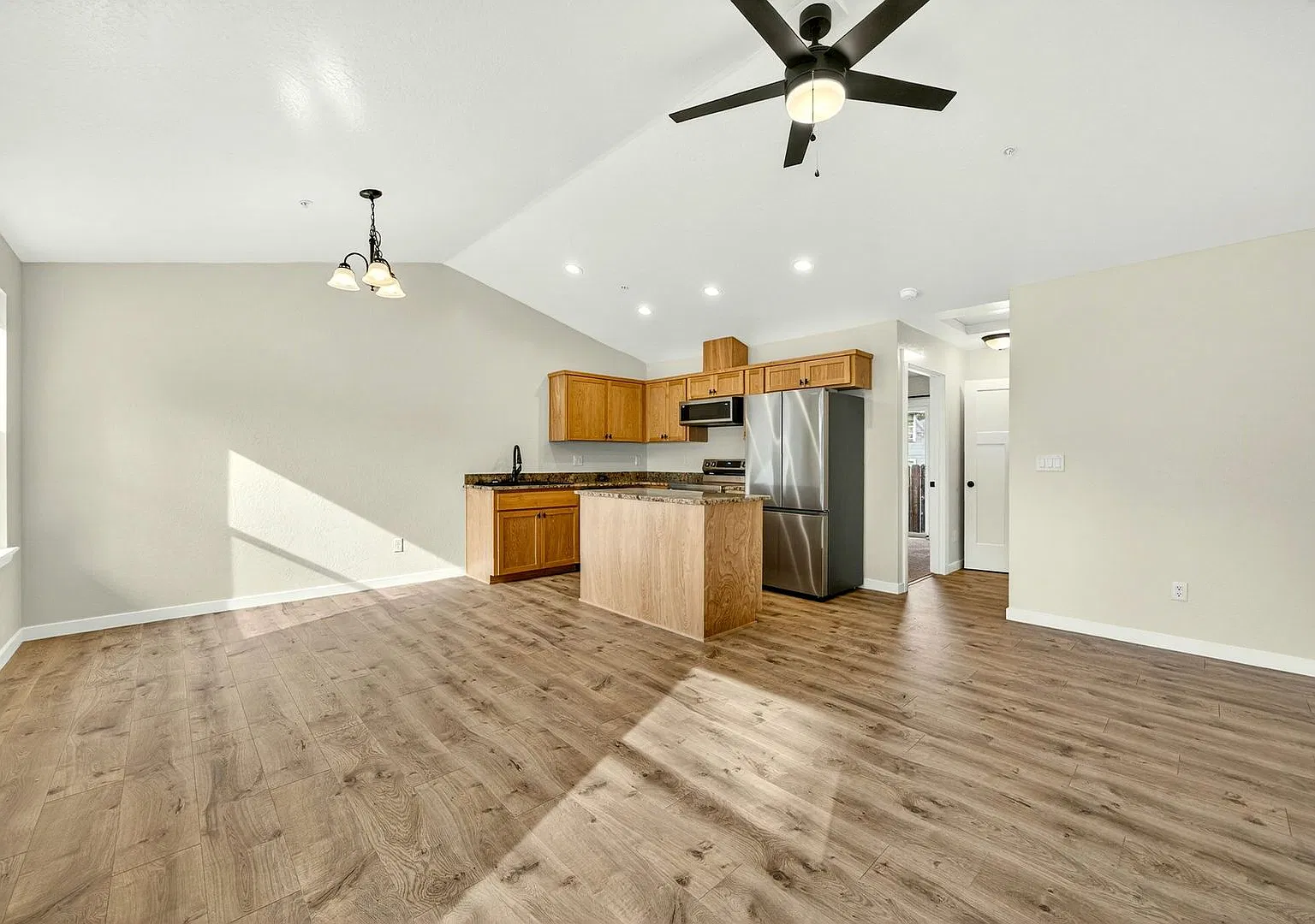 530 G St — Photo 2