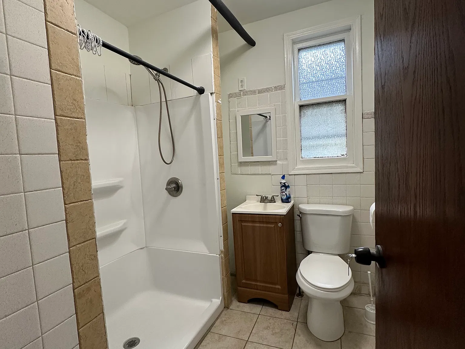 3 bed, 700 sqft, $1,450 — Photo 1