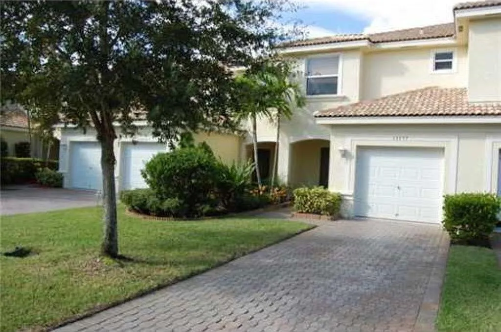 2 bed, 2.5 bath, 1568 sqft, $2,680 — Photo 2