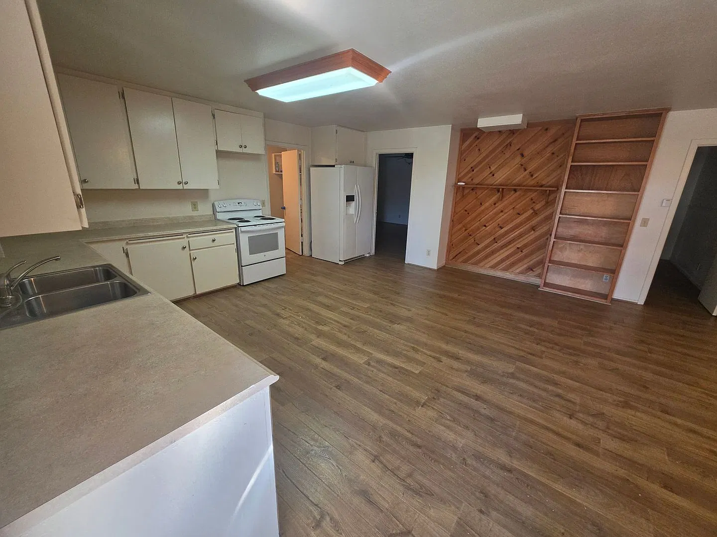 3 Bedroom 1 Bath Home For Rent! — Photo 2