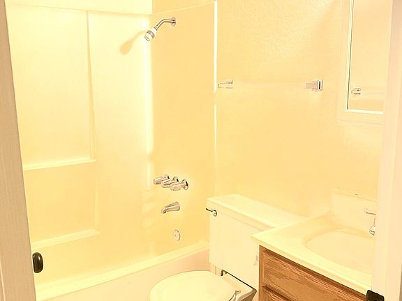 3rd image of 1681D Canary Dr