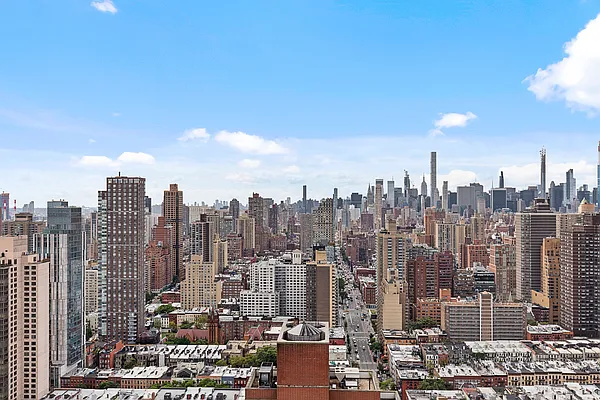 Sold by Nest Seekers International | media 19