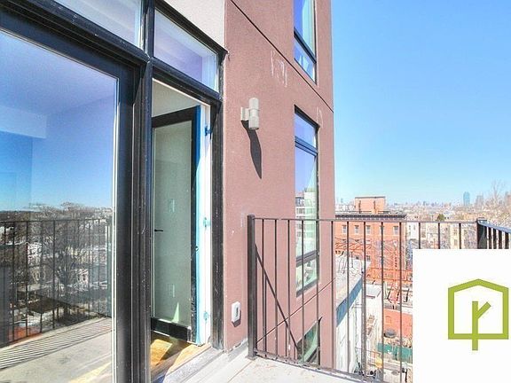 4th image of 310 Graham Ave #506