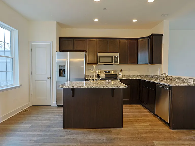 185 Holstein Dr — Photo 4