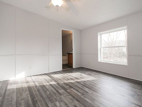 3rd image of 224 May Ave