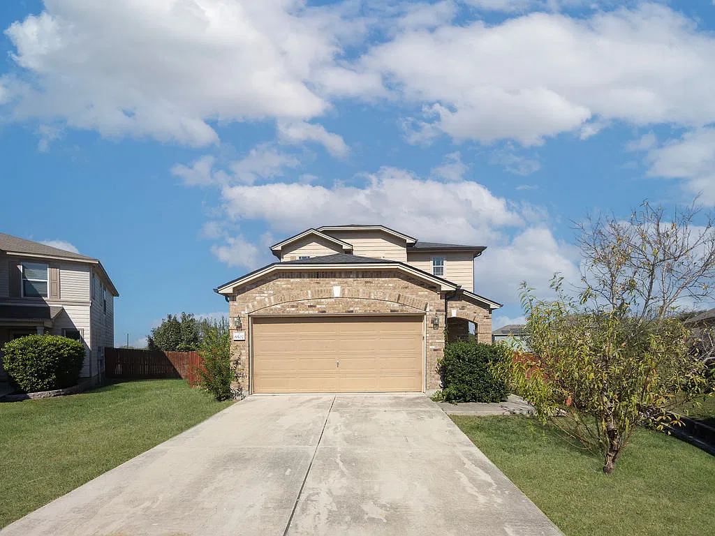 3 bed, 2.5 bath, 2582 sqft, $1,850 — Photo 1