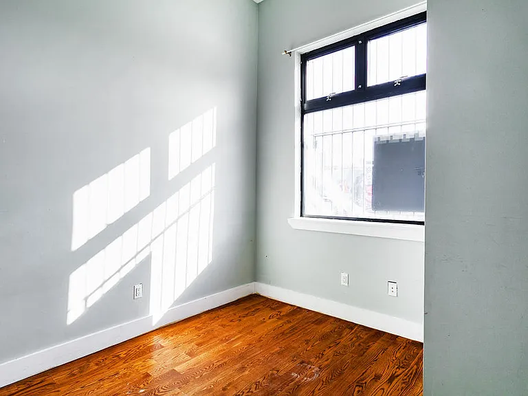 1503 Gates Ave #2F — Photo 8