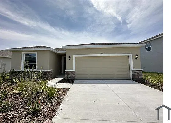 4 bed, 2045 sqft, $3,300 — Photo 2