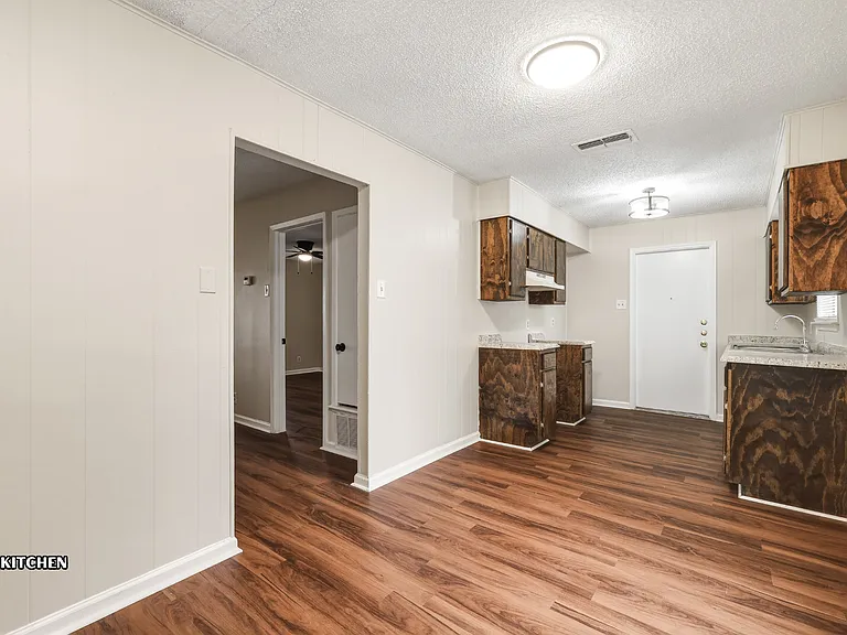 458 Kernan Dr — Photo 11