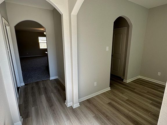 4th image of 212 Emma Dr