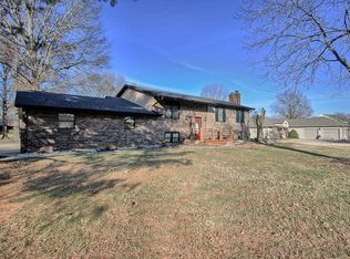 934 Olde Farm Rd, Troy, IL 62294