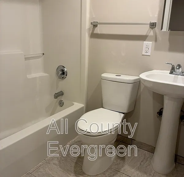 1015 9th St #B — Photo 7