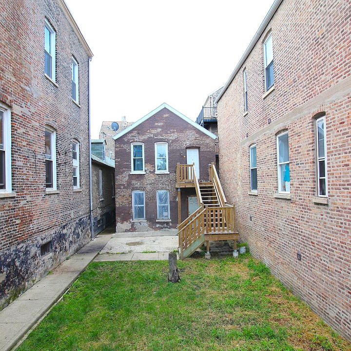 2nd image of 1822 S Throop St
