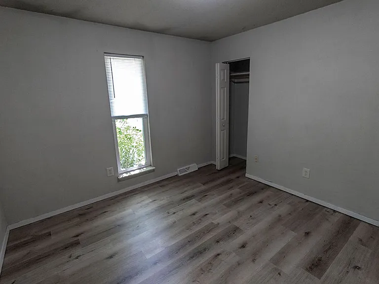 216 Wheaton Ct — Photo 11