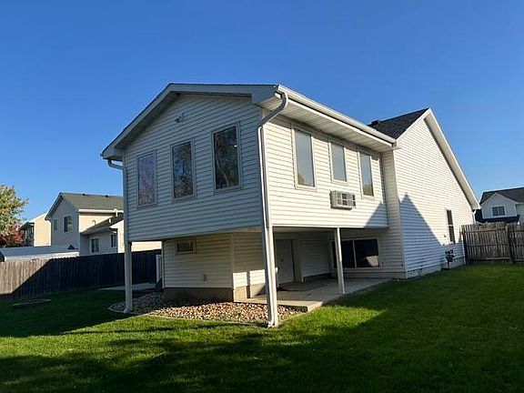 3rd image of 3833 Welbeck Dr