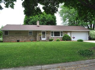 172 Hilltop Dr, Green Bay, WI 54301