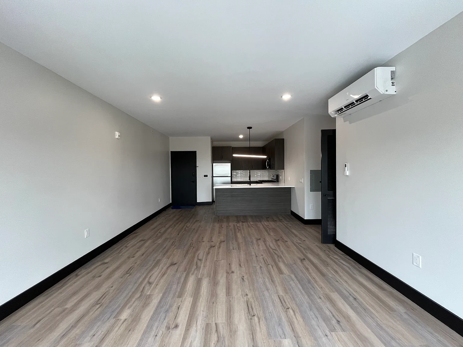 2 bed, 1035 sqft, $2,900 — Photo 4