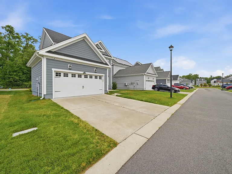 5049 Duxbury Rd — Photo 39