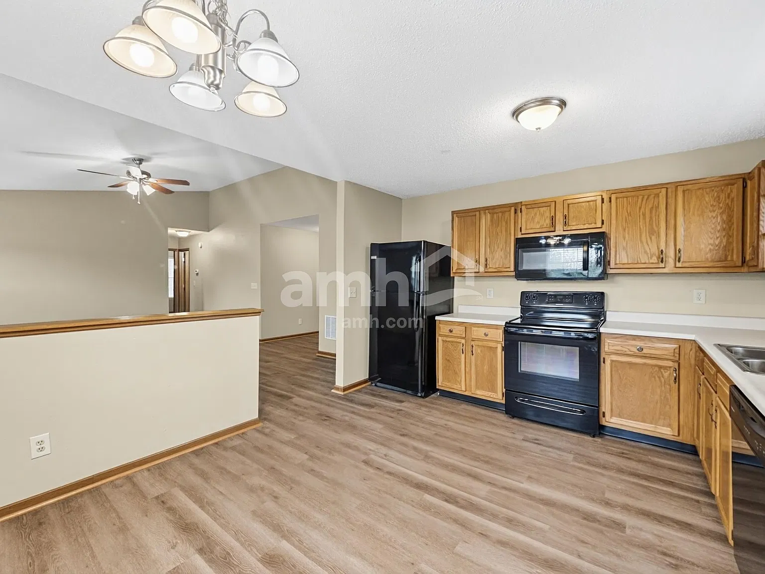 3 bed, 2.0 bath, 1410 sqft, $1,775 — Photo 3