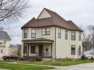 408 8th Ave, Vinton, IA 52349