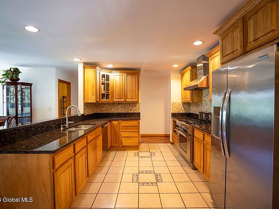 4th image of 427 W Lawrence St