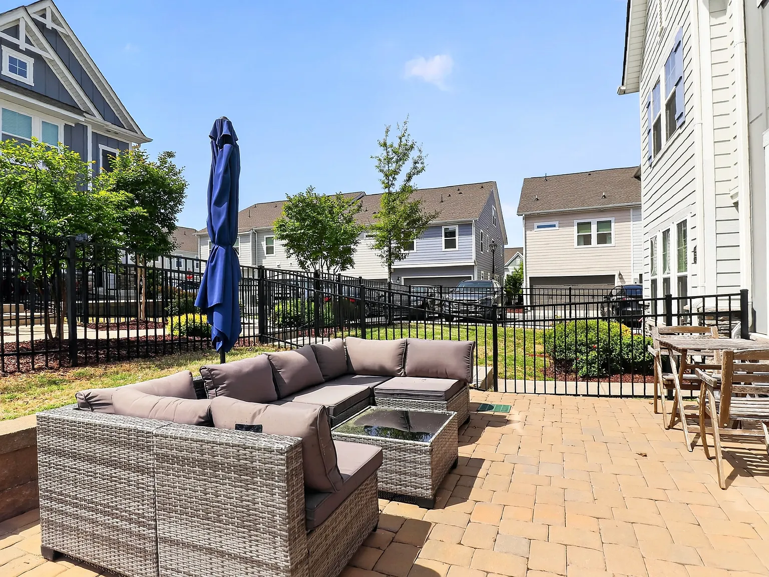 4 bed, 3.5 bath, 2242 sqft, $3,500 — Photo 3