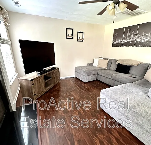 5123 Bute St — Photo 3