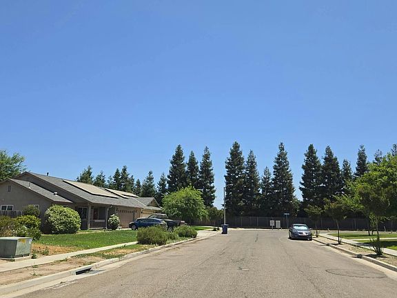 4th image of 774 Russell Ave