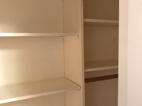 5th image of 351 McKendry Dr