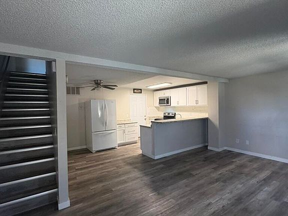 3rd image of 1501 E Long St
